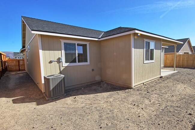 Foto del edificio - ~~NEWER 4 Bedroom Fernley Home~~