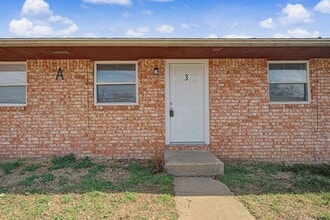 Building Photo - 1305 W New Hope Rd