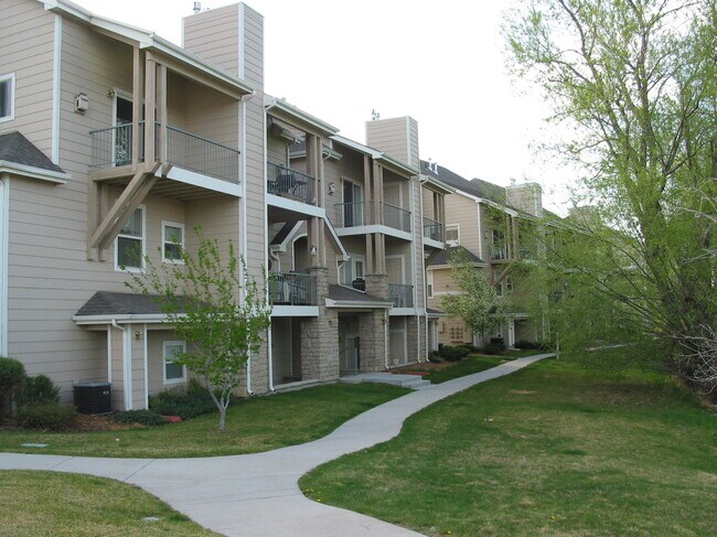 Building Photo - 3945 Landings Dr