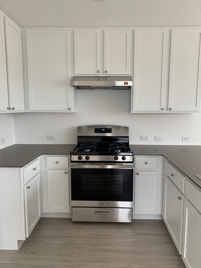 Stainless Steel Appliances - 20418 Onyx Ring