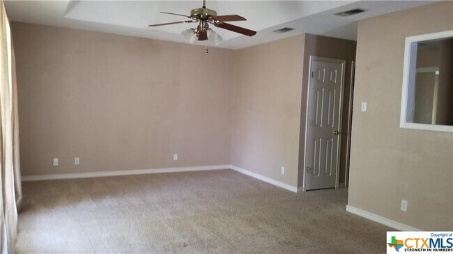 Foto del edificio - 1322 Summerwood Dr