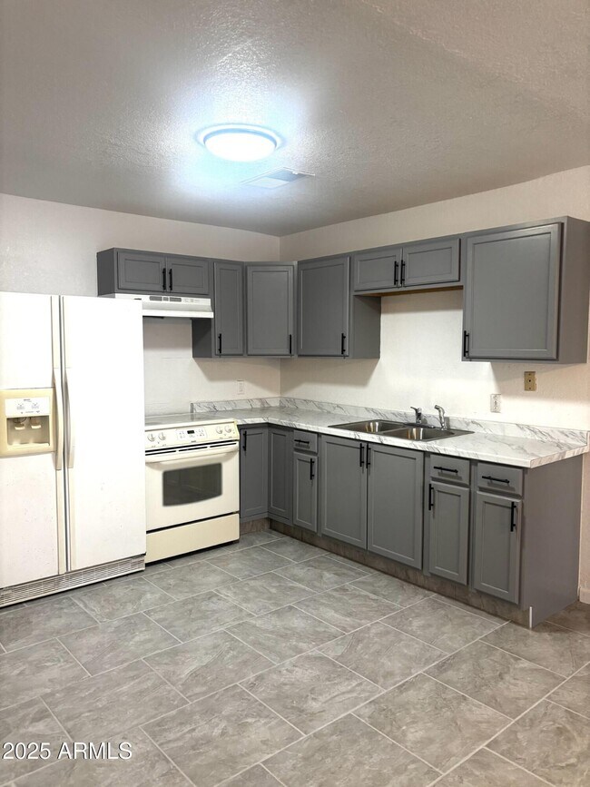 Foto del edificio - 2135 Hohokam Dr