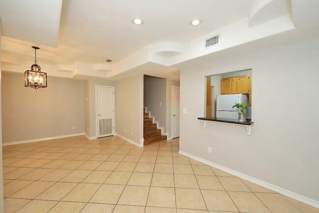 Building Photo - 1000 Ranchway Dr
