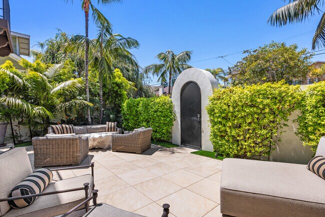 Building Photo - 227 Neptune Ave