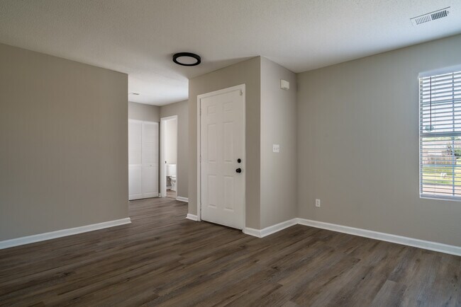 Building Photo - 10004 Chariden Dr
