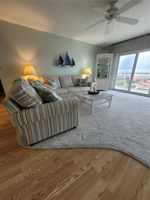 Foto del edificio - 4900 Brittany Dr S