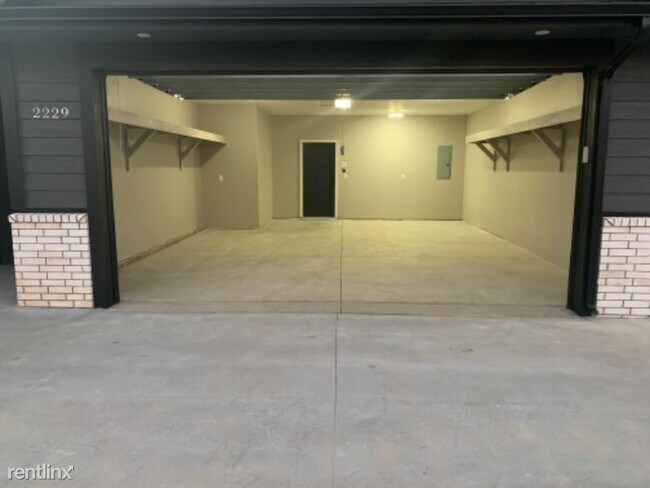 Building Photo - 4 br, 3 bath House - 2223 S Shefford Cir