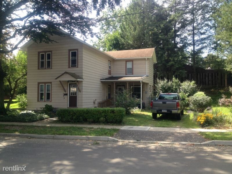 Primary Photo - 3 br, 2 bath House - 104 Maple St