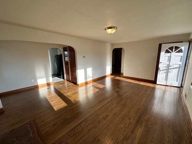 Building Photo - 2757 Meadowview Dr NW