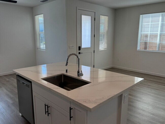 Foto del edificio - New Construction 4BR Home (2025) – Modern Living + 2-Car Garage