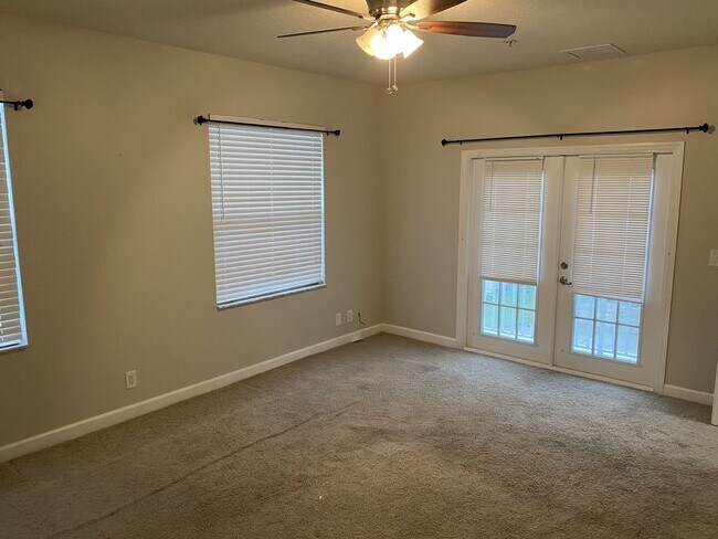 Building Photo - 651 Arbor Ln