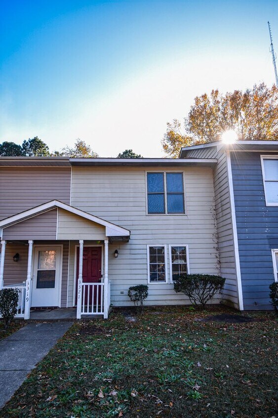 Primary Photo - 2 Bedroom 1.5 Bathroom Townhome- Small Dog...