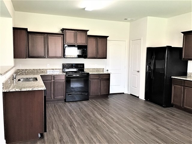 Foto del edificio - 6012 Ruby Falls Ln