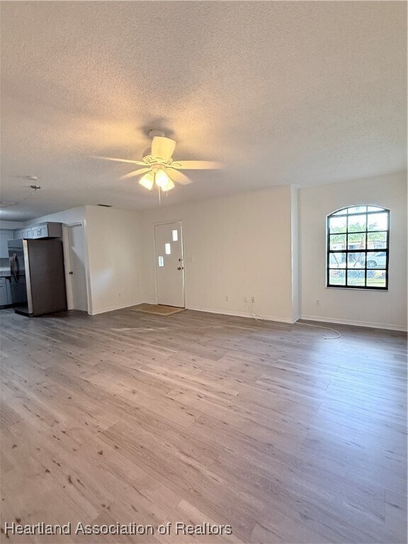 Foto del edificio - 762 W Carey Ln