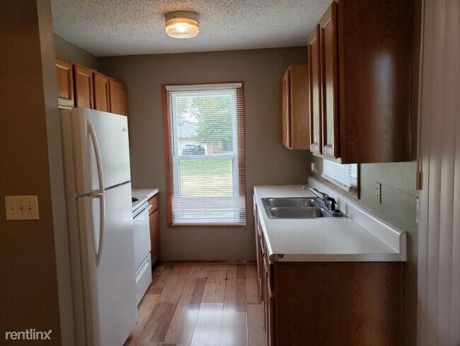 Building Photo - 2 br, 1.5 bath Condo - 9242 E Funston Ct
