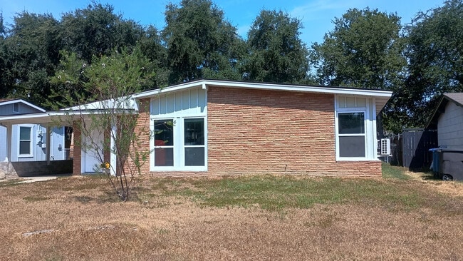 Building Photo - Room in Single Family Home on Congress Ave