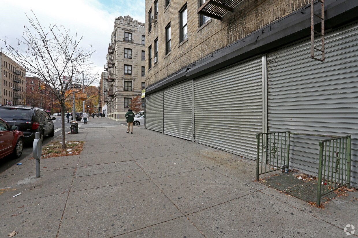 Foto del edificio - 42-50 Sherman Ave