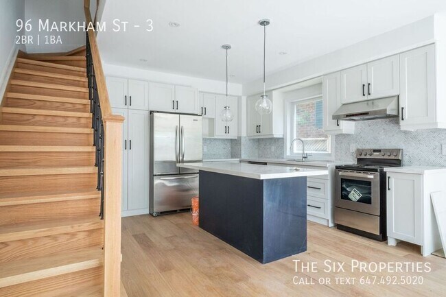 Photo du bâtiment - Trinity Bellwoods Two Bedroom Apartment