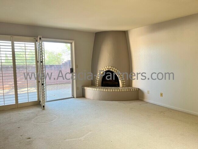 Building Photo - Catalina Foothills Townhouse