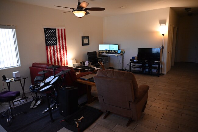 Foto del edificio - 457 Turtleback Rd