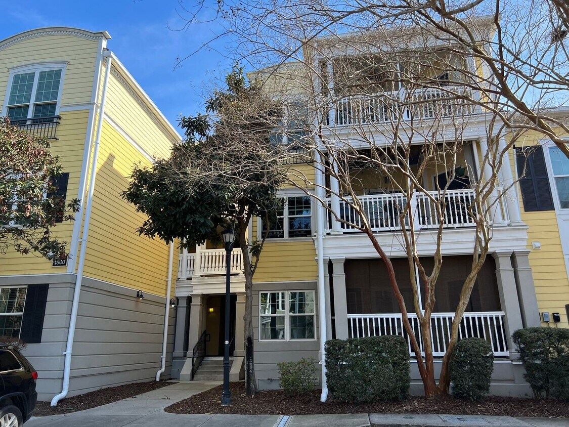 Primary Photo - 2 Bedroom 2 Bath Renovated Condo at Mira V...