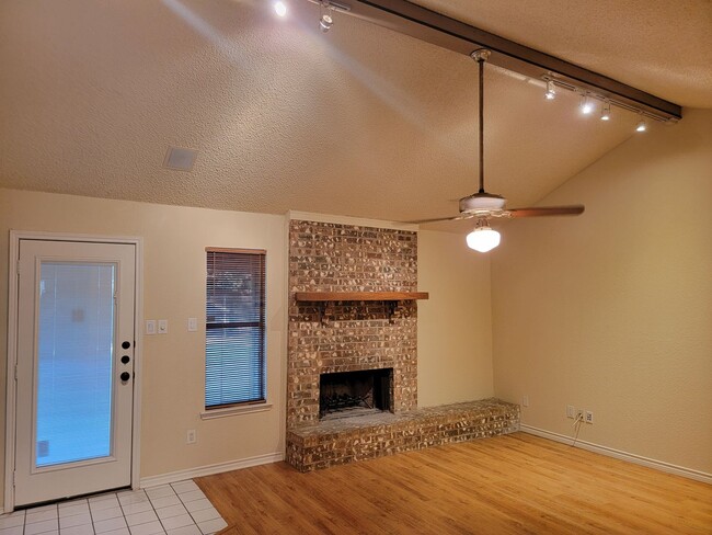 Foto del edificio - 3/2/2 Home For Lease in Watauga!