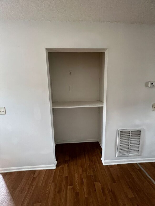 Building Photo - Newly remodeled 2 bed, 1 bath single story...
