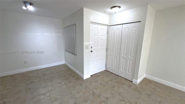 Foto del edificio - 2841 N Oakland Forest Dr
