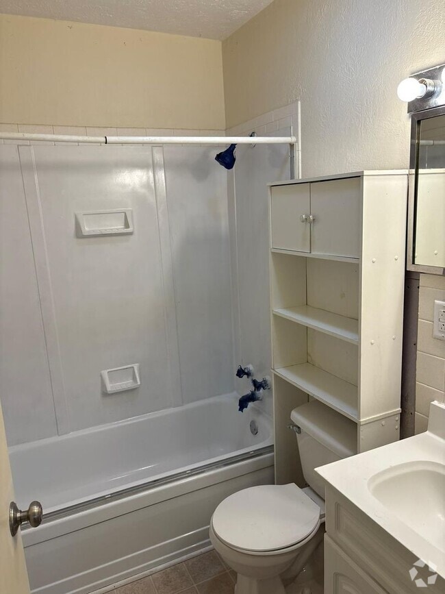 Building Photo - 321 Riley Dr