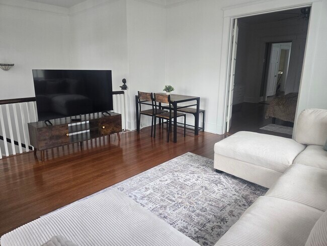 Foto del edificio - 8013 Nelson St