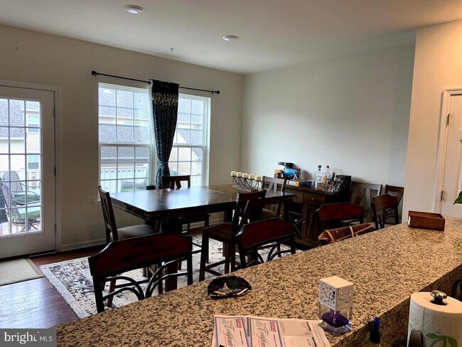 Foto del edificio - 311 Stafford Ct