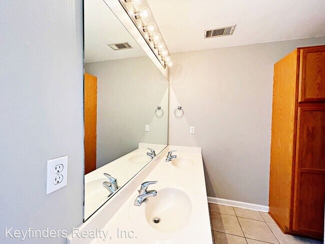 Building Photo - 4 br, 2 bath House - 26475 Parkwood Dr.