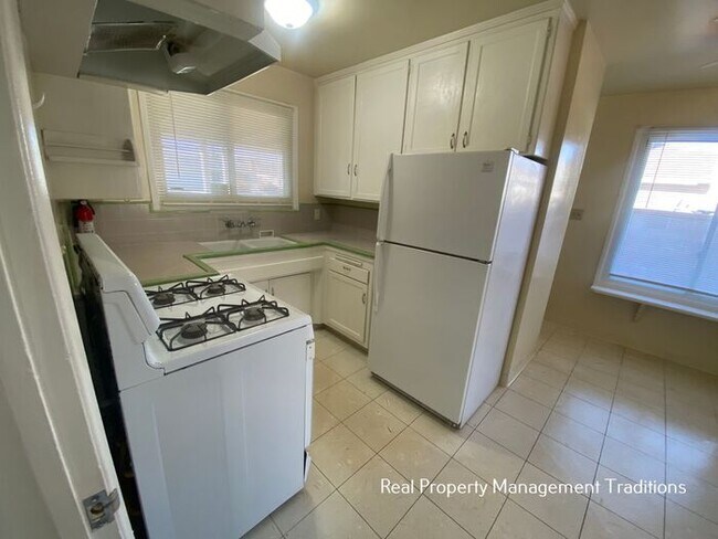 Building Photo - Centrally located 3 + 1 in Lancaster
