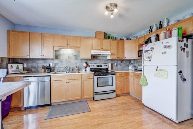 Building Photo - 3 bedroom in Grande Prairie AB T8W 0E2