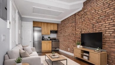 Building Photo - 521 E 5th St