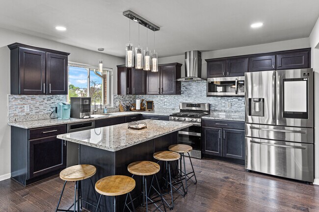 Building Photo - 23986 W Enclave Dr