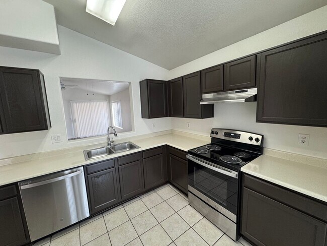 Foto del edificio - Beautiful 3 bed, 2 bath home in convenient El Mirage neighborhood!