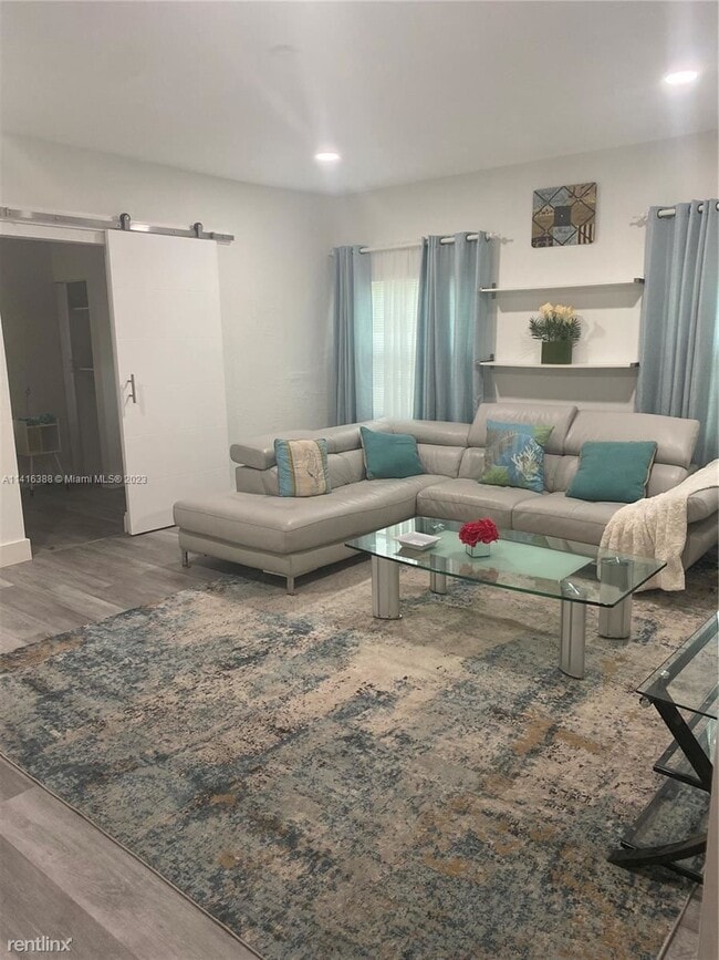 Building Photo - 3 br, 2 bath House - 3011 Broadway Apt 1