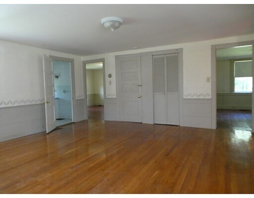 Building Photo - 200 Pleasant St