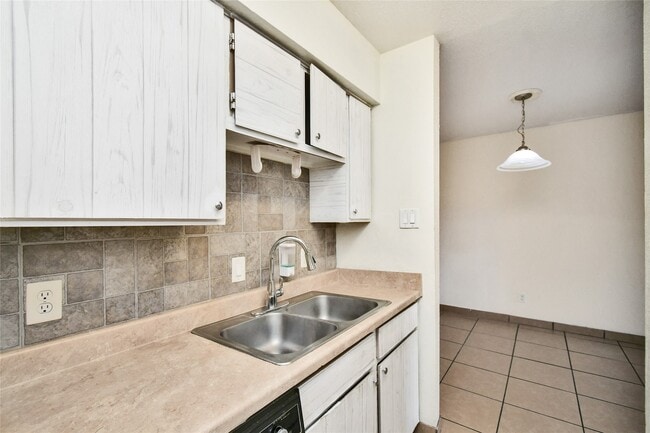 Foto del edificio - 10211 Sugar Branch Dr