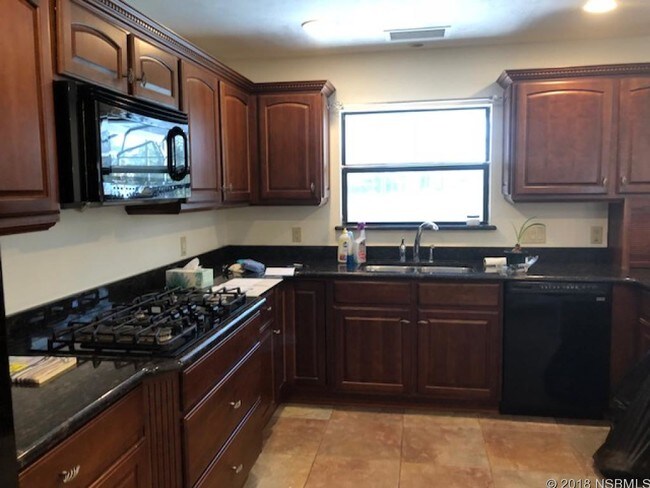 Building Photo - 4 Fairgreen Ave