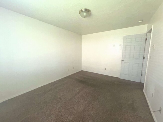 Building Photo - 527 Borah Ave W