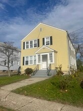 Building Photo - 136 King St