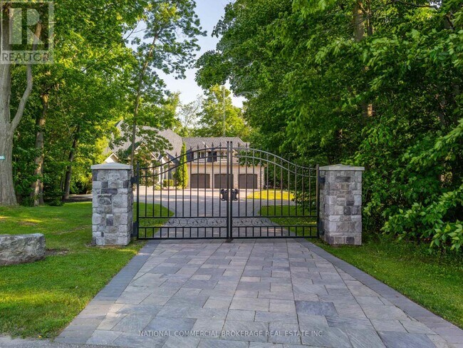 Photo du bâtiment - 10088 Old Pine Crest Rd