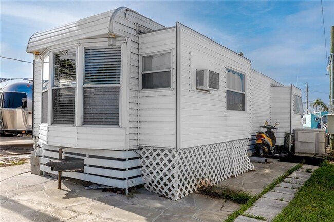 Building Photo - 672 Yawl Ln