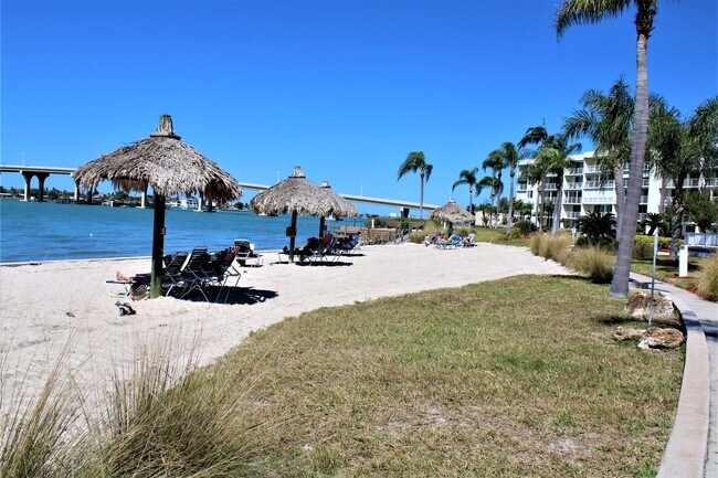 Foto del edificio - WALK OUT TO WTRFRNT 2/2 Furnished Rental MAY 1, 2026-NOVEMBER 3, 2026 BAHIA DEL MAR