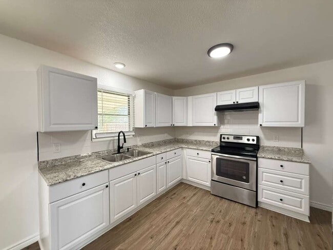 Photo - 206 Covina Ave House