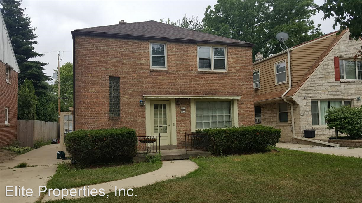 71357137 W Bluemound Rd, Milwaukee, WI 53213 Room for Rent in