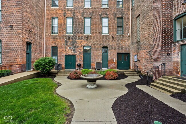 Building Photo - 970 Fort Wayne Ave