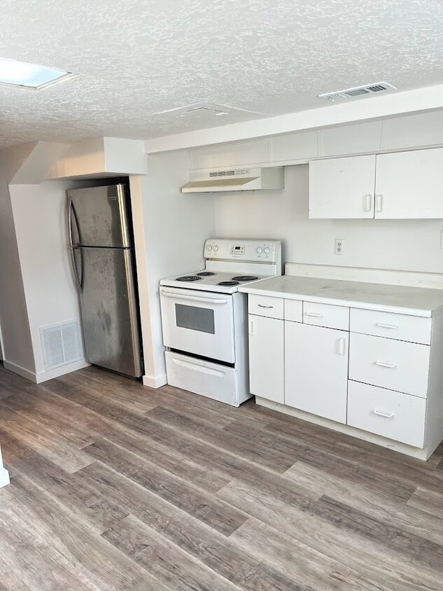Kitchen - 47-2 E 800 S
